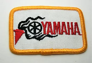 Chaqueta de tela roja y blanca vintage Yamaha parche de sombrero nuevo de lote antiguo década de 1980 motociclista - Imagen 1 de 3
