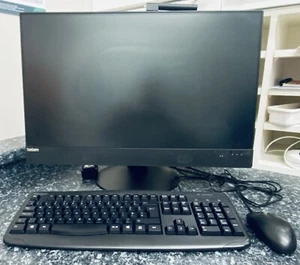 Lenovo ThinkCentre 23,8" 512GB SSD 16GB RAM All-In-One Desktop - Schwarz - Bild 1 von 4