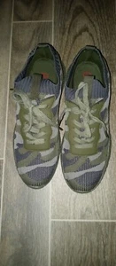 Damen-Sneaker Blondo olivfarben Camouflage Größe 9,5 M, aber die Weite ist schmal - Bild 1 von 6