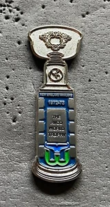 Prendedor de hockey WHA New England Whalers The AVCO World Trophy 1972-73 - Imagen 1 de 2