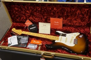 *NEW* Fender American Vintage2 '57 Stratocaster Maple FB Sunburst 3.75kg W/HSC - Picture 1 of 10