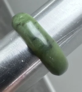 Hermoso anillo banda jadeíta verde vintage tamaño 8,75 6 mm ancho 2,94 gramos - Imagen 1 de 11