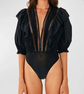 Body blusa scollo a V Farm Rio nero con volant occhielli scollo a V pizzo XS manica a sbuffo - Foto 1 di 12