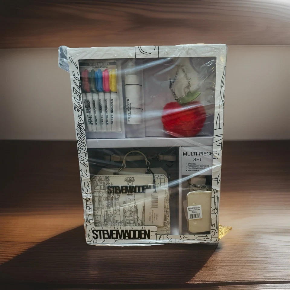 Steve Madden Bevelyn B Evelyn Patch Box Gift Set Bag, Card Case, Plush Charm NEW - Image 1 of 4