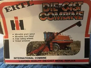 ERTL 1/80 SCALE DIE-CAST INTERNATIONAL COMBINE W/ CORN HEADS PART# 1520-141H NIB - Picture 1 of 2