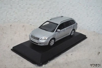 Мини-автомобиль MINICHAMPS Minichamps Toyota Avensis 1:43 серебристый - Изображение 1 из 4