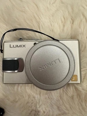 Panasonic LUMIX DMC LX2 ottime condizioni testata e completa di accessori - Immagine 1 di 4