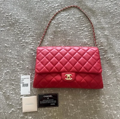 Auténtico Bolso de Hombro CHANEL Clásico Solapa Única Cuero Rojo y Herrajes Dorados Foto 1 de 4