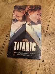 Titanic VHS 1998 2 Tape Box Set Leonardo Dicaprio Kate Winslet Oscar winner OOP - Picture 1 of 5