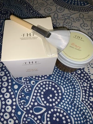 New Farmhouse Fresh FHF Honey Heel Glaze Pedicure Perfect Year Round - Image 1 of 4