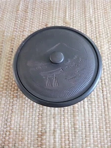 Tazón de arroz compuesto de madera tallada hecho en Japón de colección con tapa escena de montaña 5" - Imagen 1 de 7