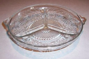 Daisy - Indiana Glass - Plato Relish de 3 patas - Cuenco de vidrio con patrón prensado de 3 partes - Imagen 1 de 1