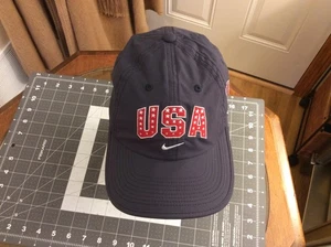 Cappello USA Olympic Team Nike Dri-Fit Heritage86 taglia unica regolabile - Foto 1 di 9