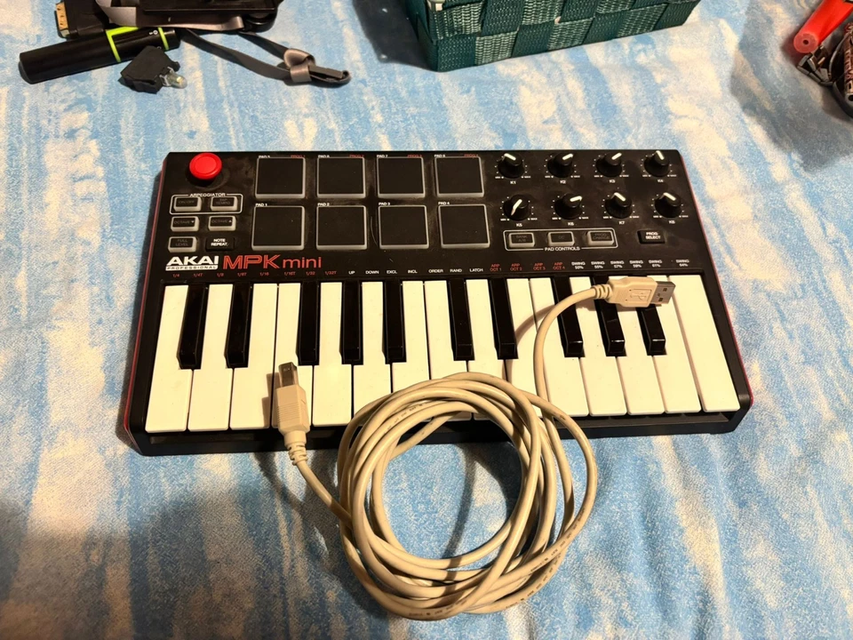 Akai Professional MPK Mini Play MK3 25 Tasti Tastiera MIDI Controller - Immagine 1 di 2