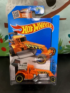 Hot Wheels HW City Work Street Cleaver Orange Scraper Construction Excavator - Picture 1 of 5