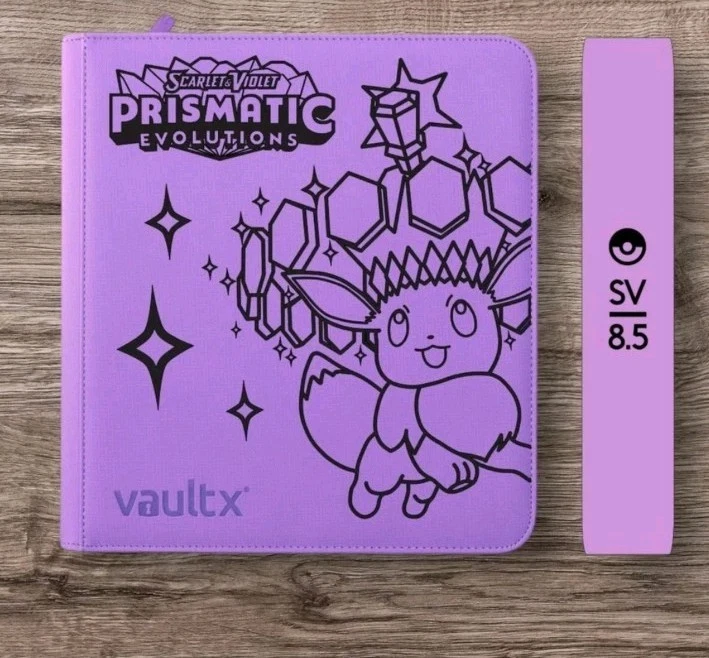 Vault X - Carpeta de 12 Bolsillos con Cremallera - Púrpura Pokemon Prismatic Evolution