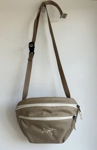Arc’teryx Mantis 2 Waist Sling Bag Taupe Zippered Pockets Mesh Back Canvas - Picture 1 of 10