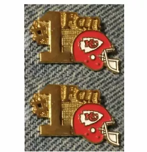 #1 Fan Anstecknadel~Kansas City Chiefs~2 Stück~NFL~Fußball~80er Vintage - Bild 1 von 2