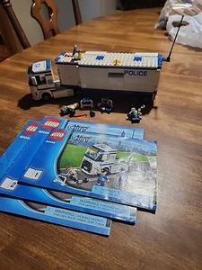 LEGO CITY Mobile Police Unit 60044 Minifigures & Instructions  - Picture 1 of 9
