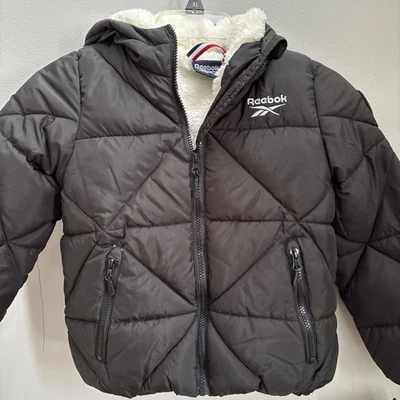Reebok Con Capucha Y2K Años 90 Negro Puffer Niño Talla 7/8 Vegano Nuevo con Etiquetas Deporte Exterior Tendencia Foto 1 de 4