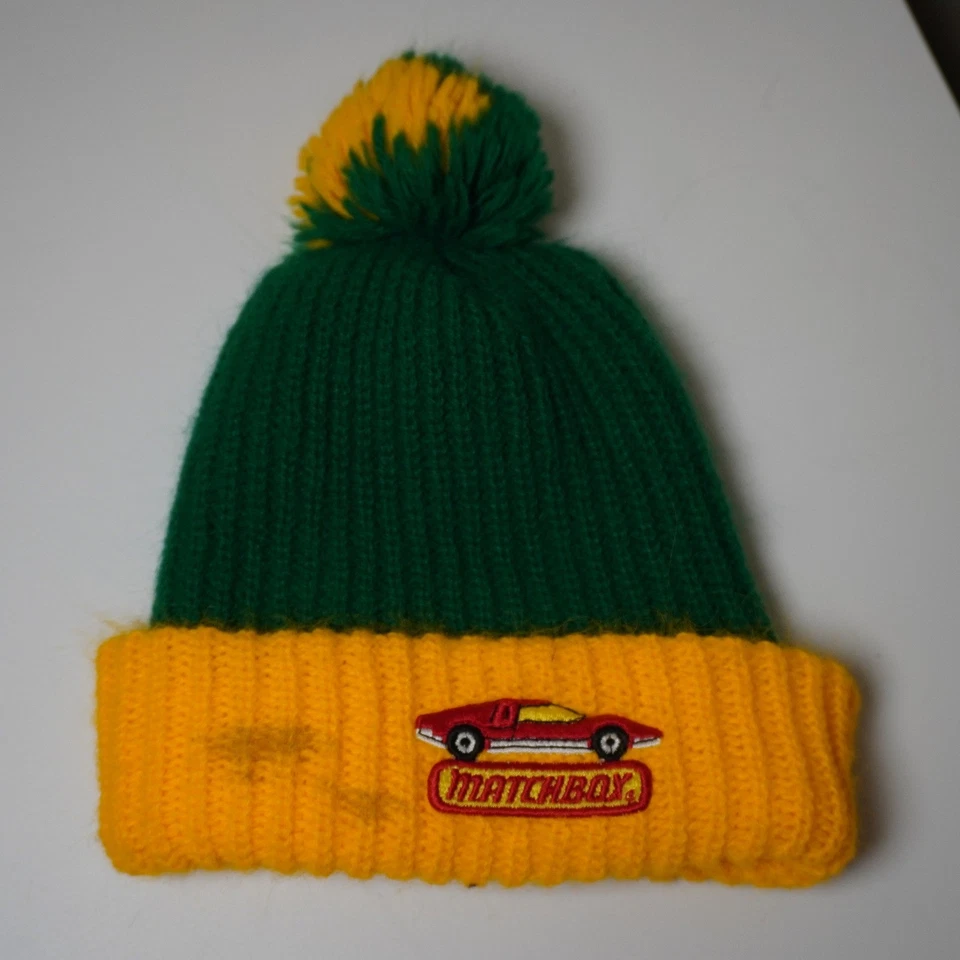 Gorro de invierno Matchbox Kids tejido pompón verde amarillo logotipo de coche Foto 1 de 4