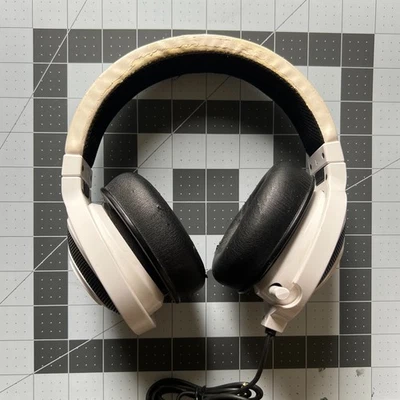 Razer Kraken Pro Gaming Headset White/Black RZ04-0087 | Working - Image 1 of 4