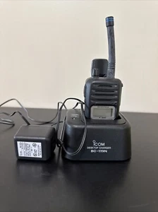 Icom IC-M88 VHF Marine Transceiver With Charger - Picture 1 of 13