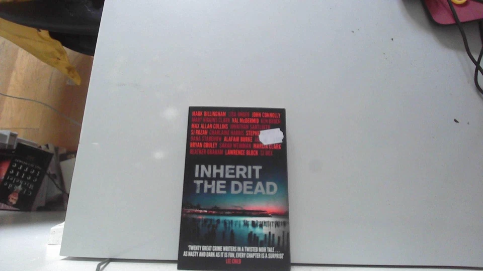 Inherit the Dead: A Novel Foto 1 de 1