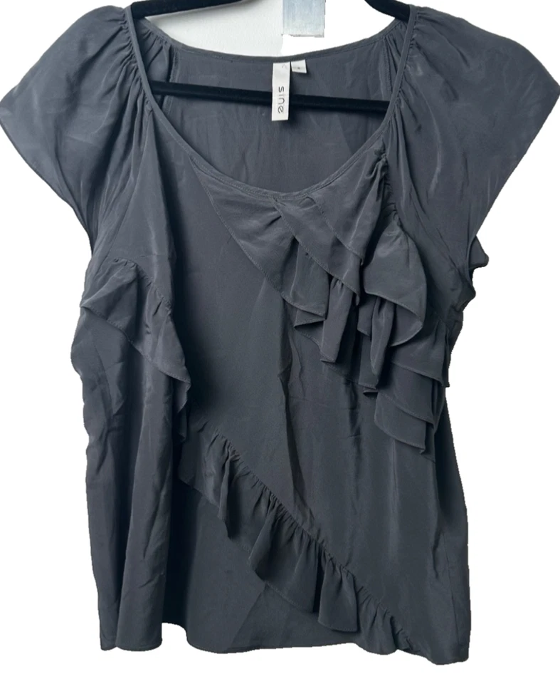 Sine Anthropologie Blouse Womens 6 Gray Sleeveless Ruffled Scoop Neck Flowy  A43 - Image 1 of 4