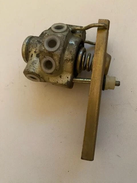 RENAULT 5 & LeCar ORIGINAL BRAKE LIMITER OLD N.O.S. ONE LEFT , WHILE AVAILABLE Foto 1 de 1