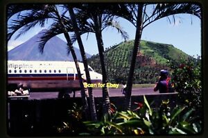 Avion et volcan Philippine Airlines en 1982, diapositive Kodachrome aa 18-3a