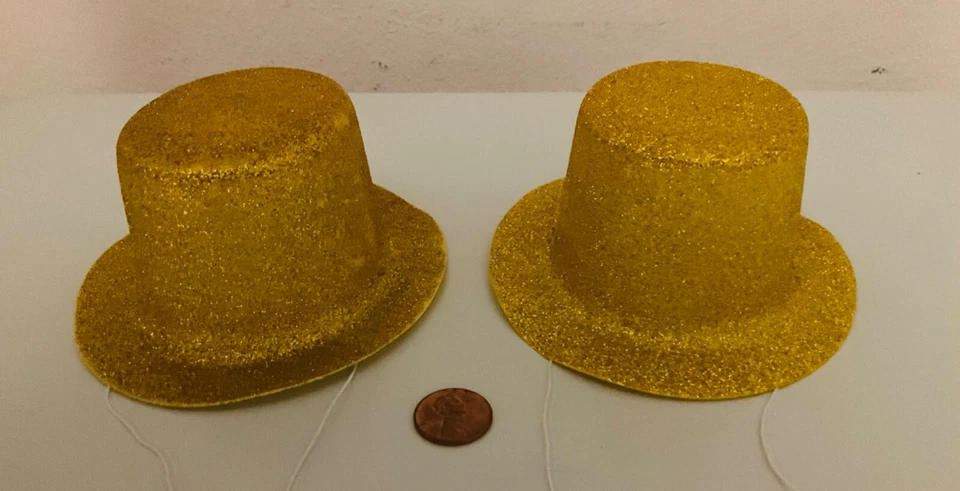 Lote de 2 Mini Sombreros Dorados Brillo Domador de León NYE Brillo Disfraz Accesorio Foto 1 de 3