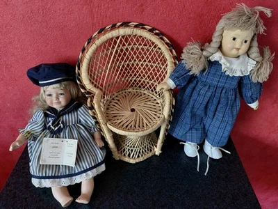 2 Künstlerpuppen Porzellan "Antje" Trachtenpuppen Monaco Pfauenthron - Bild 1 von 4