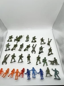 Louis Marx, Vintage Army Soldiers , Space Men,  Russian Officer & Green Army Men - Picture 1 of 12