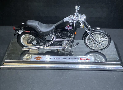 Tren nocturno Maisto 1999 FXSTB modelo Harley Davidson Foto 1 de 4