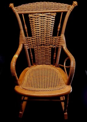 Антикварное детское кресло-качалка Whitney Reed Chair Co Leominster MA из деревянной трости плетеное - Изображение 1 из 4