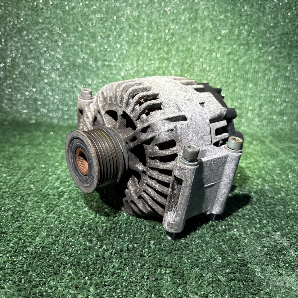 2002 - 2008 奥迪 A4 Quattro B7 交流发电机原始设备制造商 06D903016 — 第 1/4 张图片