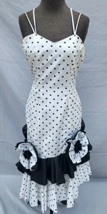 Vestido vintage años 80 sin marca blanco/negro a lunares con volantes negros/flores talla 10 - Imagen 1 de 7