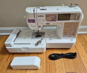 Máquina de bordar y coser Brother SE400 con accesorio y cubierta - Imagen 1 de 8
