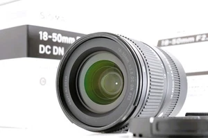 Lente contemporánea SIGMA 18-50 mm F2,8 DC DN montura Sony E-casi como nueva-falta capucha- - Imagen 1 de 17