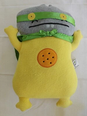 Boneca UglyDolls Power Babo 13" Pelúcia Amarelo e Cinza Verde Máscara e Cabo Feio - Imagem 1 de 4