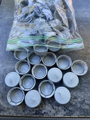 Tapas de plástico de soda GRIS, (LOTE DE 50 USADAS) Envío gratuito. Foto 1 de 3