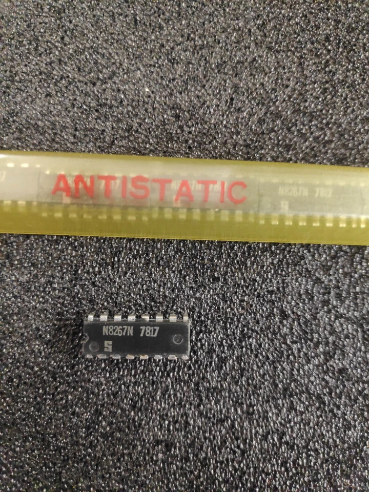 N8267N - SIGNETICS DIP16 - Bild 1 von 1