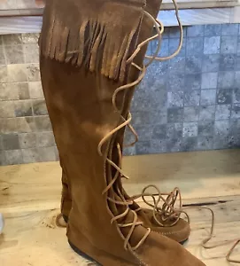 Minnetonka 1922 Fringe Knee High Boots Front Lace Brown Moccasin Men’s Sz 9 NEW - Picture 1 of 20