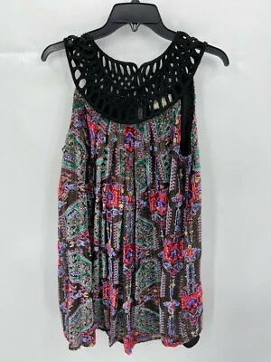 Vestido pequeno feminino Moulinette Soeurs preto gola de crochê estampa múltipla turno - Imagem 1 de 4