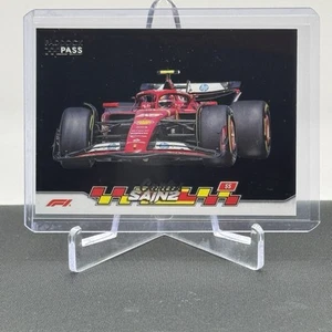 Carlos Sainz Scuderia Ferrari 2024 Topps F1 Paddock Pass Negro Paralelo #34 - Imagen 1 de 2