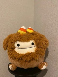 Fascia Squishmallow 12" Benny The Bigfoot Candy Corn Halloween 2022 - Foto 1 di 3