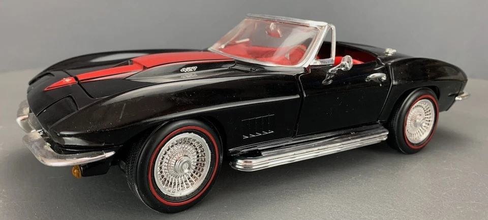 Corvette Roadster 1967 fundido 1:18 ERTL preto/vermelho D0986 - Imagem 1 de 4