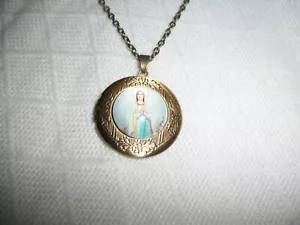 OUR LADY OF FATIMA VIRGIN MARY CATHOLIC GLASS CAMEO CABOCHON LOCKET BRASSTONE - Picture 1 of 4