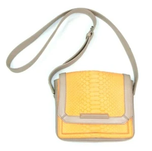 Bolso bandolera Danielle Nicole Tarah en relieve serpiente naranja bronceado neiman Marcu - Imagen 1 de 12